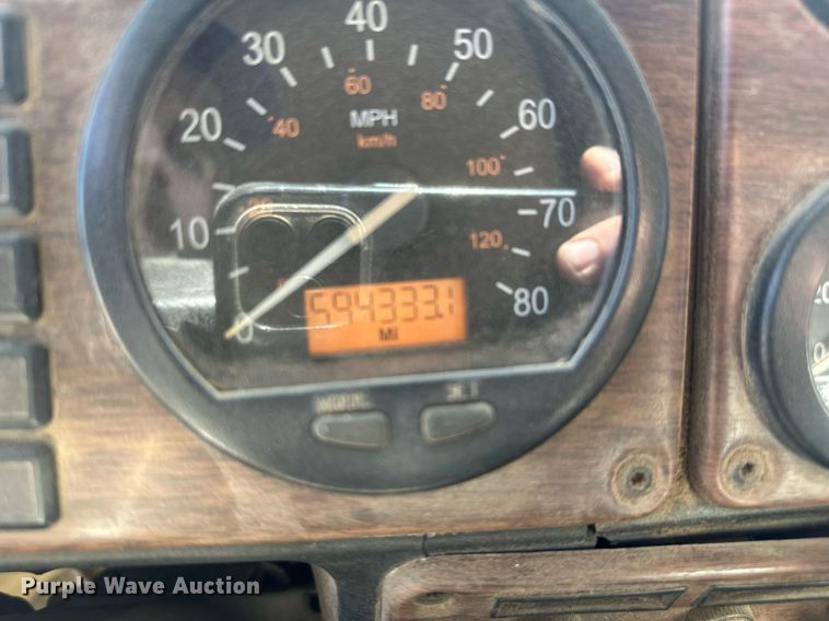 image for item DT7145 2009 Freightliner semi truck