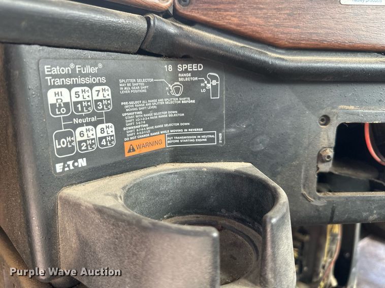 image for item DT7145 2009 Freightliner semi truck