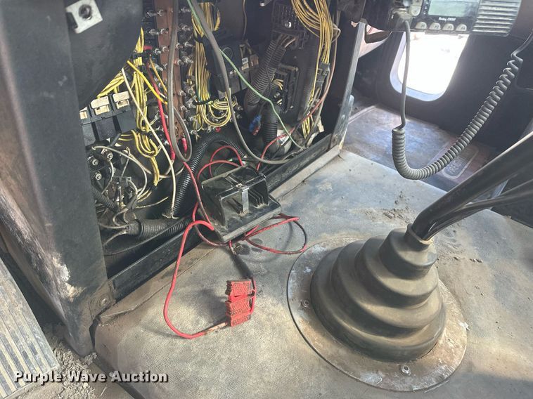 image for item DT7145 2009 Freightliner semi truck