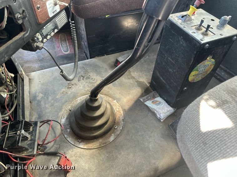 image for item DT7145 2009 Freightliner semi truck