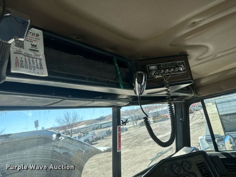 image for item DT7145 2009 Freightliner semi truck