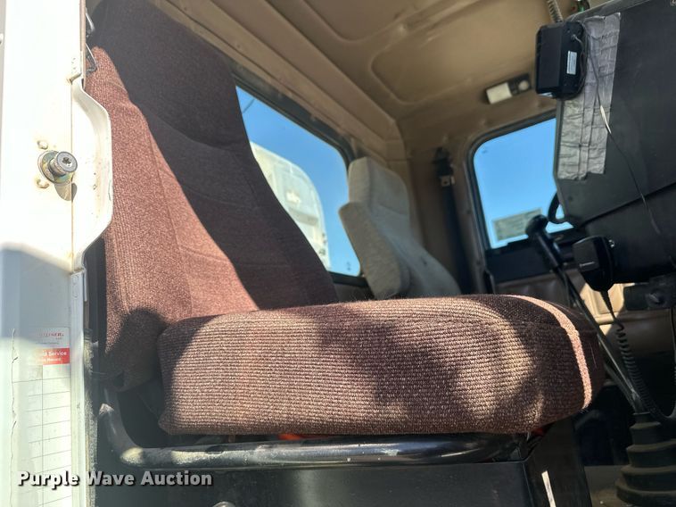 image for item DT7145 2009 Freightliner semi truck