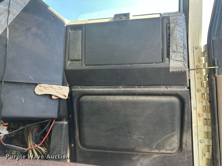 image for item DT7145 2009 Freightliner semi truck