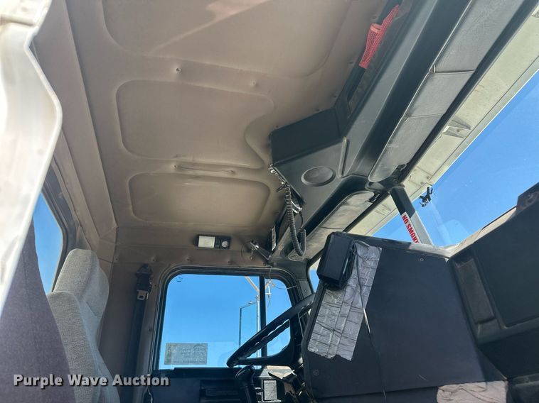 image for item DT7145 2009 Freightliner semi truck