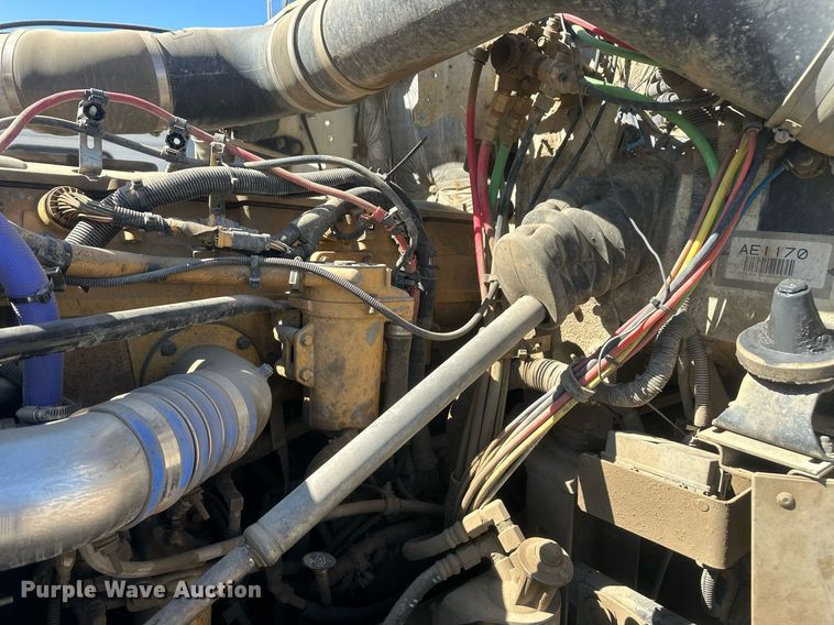 image for item DT7145 2009 Freightliner semi truck