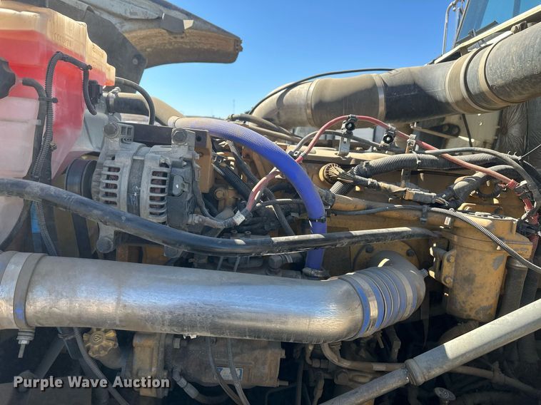 image for item DT7145 2009 Freightliner semi truck