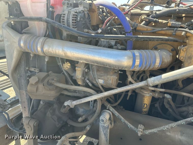 image for item DT7145 2009 Freightliner semi truck