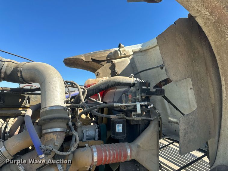 image for item DT7145 2009 Freightliner semi truck