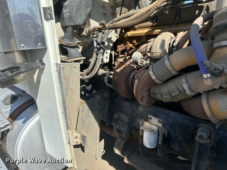 image for item DT7145 2009 Freightliner semi truck