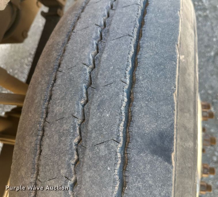 image for item DT7145 2009 Freightliner semi truck