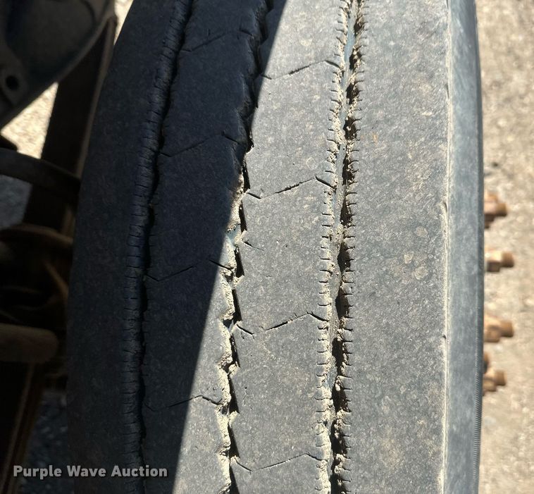 image for item DT7145 2009 Freightliner semi truck