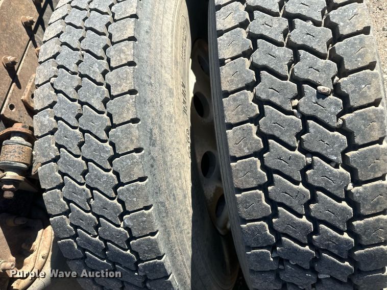 image for item DT7145 2009 Freightliner semi truck