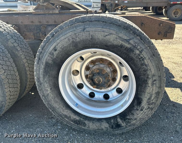 image for item DT7145 2009 Freightliner semi truck