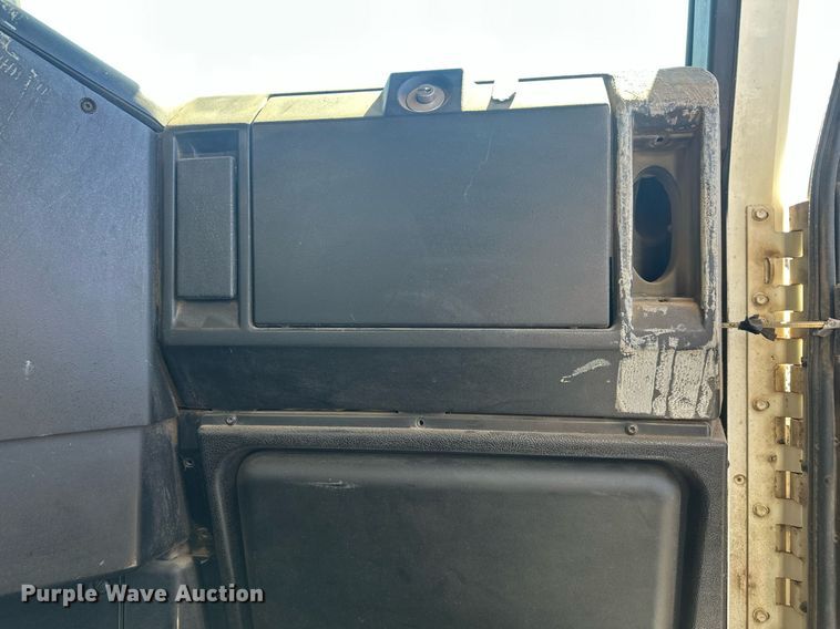 image for item DT7146 2006 Freightliner FLD120 semi truck