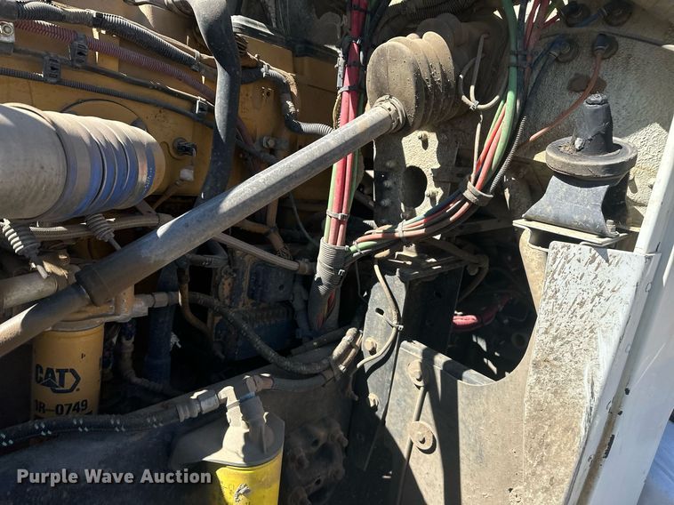 image for item DT7146 2006 Freightliner FLD120 semi truck