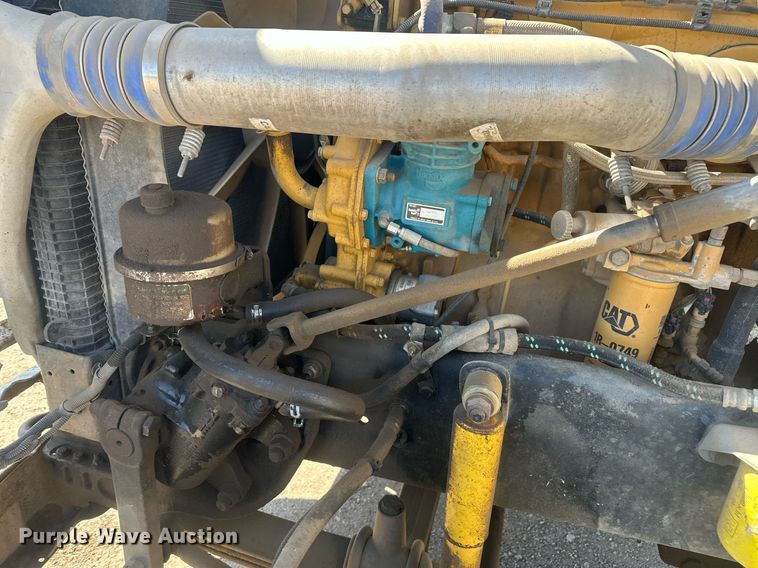 image for item DT7146 2006 Freightliner FLD120 semi truck