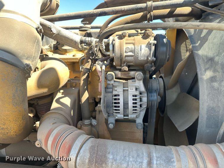 image for item DT7146 2006 Freightliner FLD120 semi truck