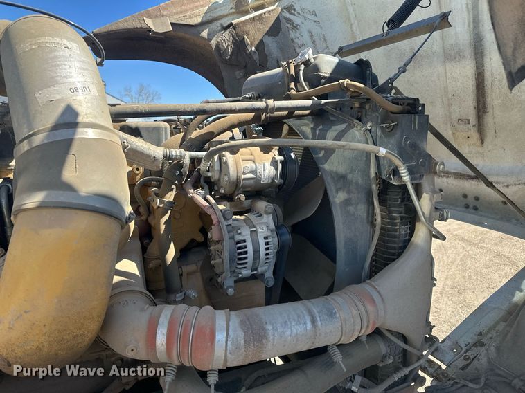 image for item DT7146 2006 Freightliner FLD120 semi truck