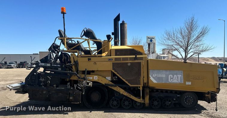 image for item DT7147 2009 Caterpillar AP 1055D paver