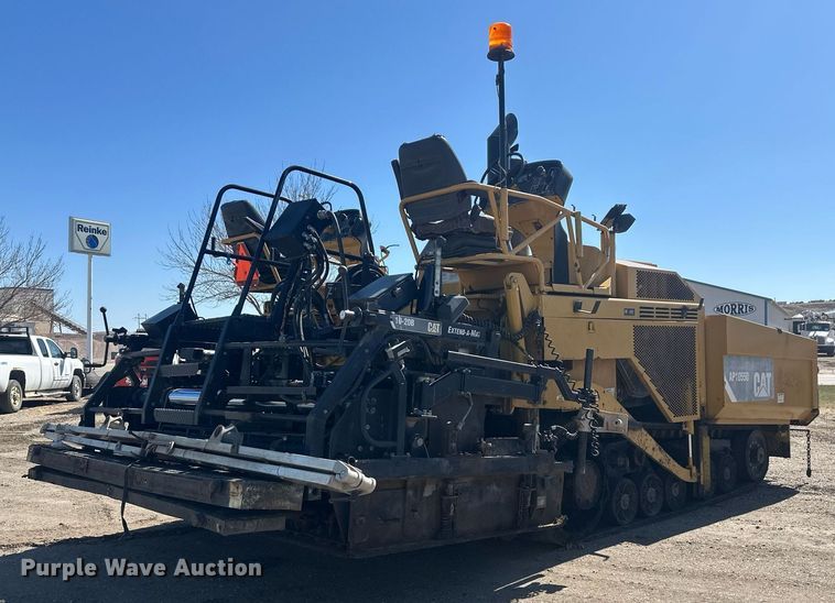 image for item DT7147 2009 Caterpillar AP 1055D paver