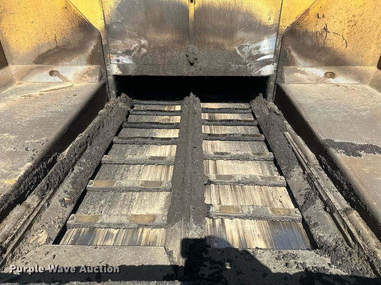 image for item DT7147 2009 Caterpillar AP 1055D paver