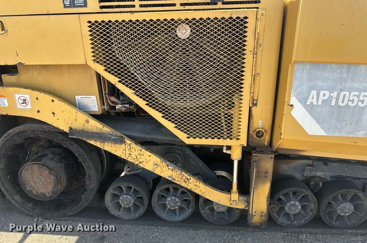 image for item DT7147 2009 Caterpillar AP 1055D paver