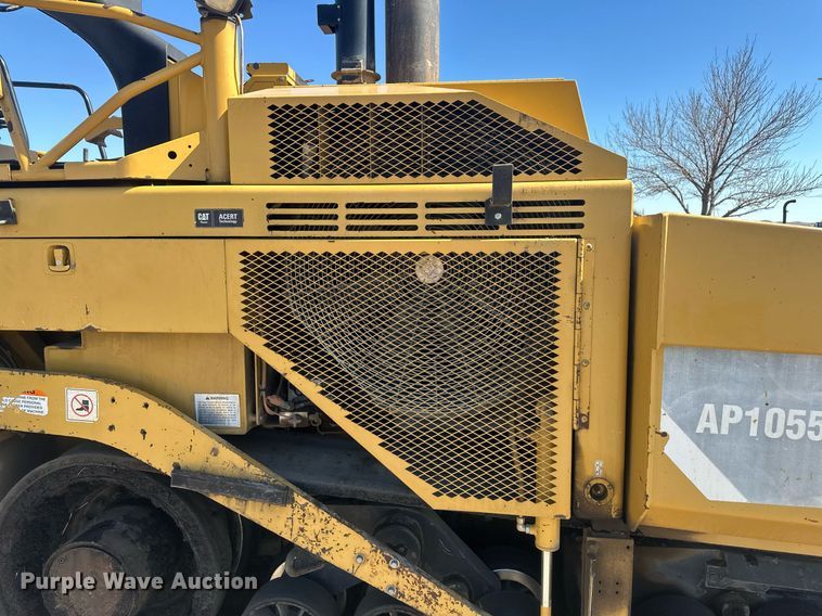 image for item DT7147 2009 Caterpillar AP 1055D paver
