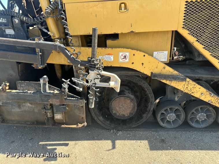 image for item DT7147 2009 Caterpillar AP 1055D paver