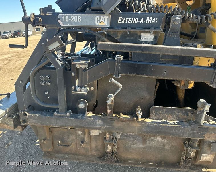 image for item DT7147 2009 Caterpillar AP 1055D paver