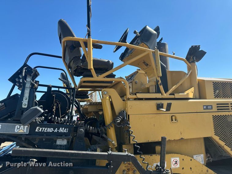 image for item DT7147 2009 Caterpillar AP 1055D paver