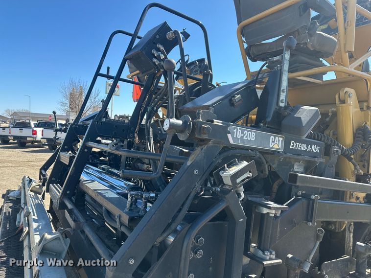 image for item DT7147 2009 Caterpillar AP 1055D paver