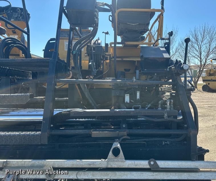 image for item DT7147 2009 Caterpillar AP 1055D paver