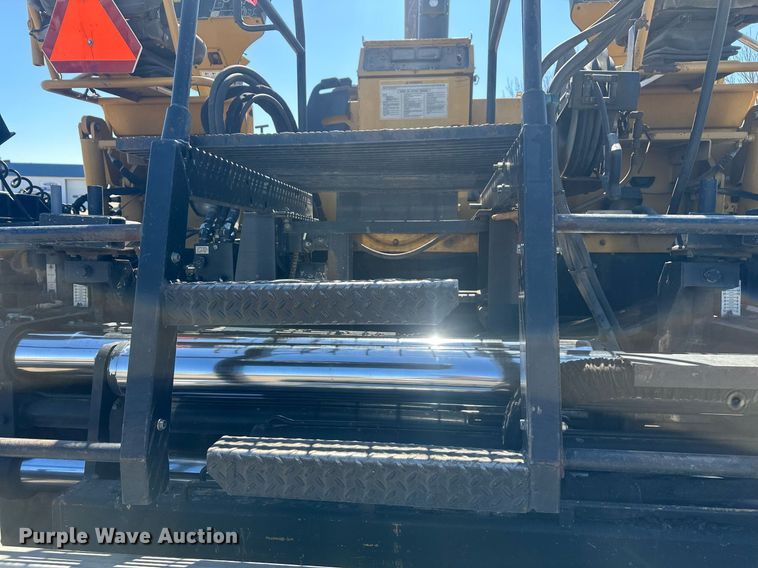 image for item DT7147 2009 Caterpillar AP 1055D paver