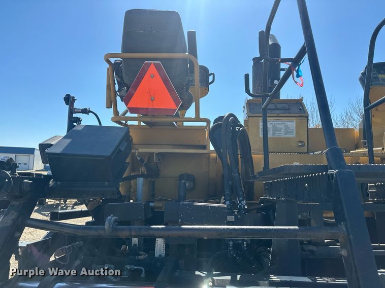 image for item DT7147 2009 Caterpillar AP 1055D paver