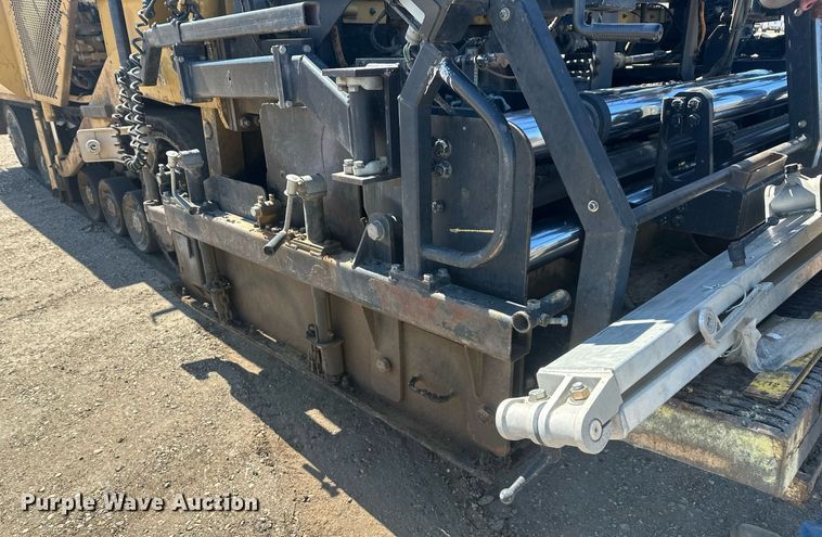 image for item DT7147 2009 Caterpillar AP 1055D paver