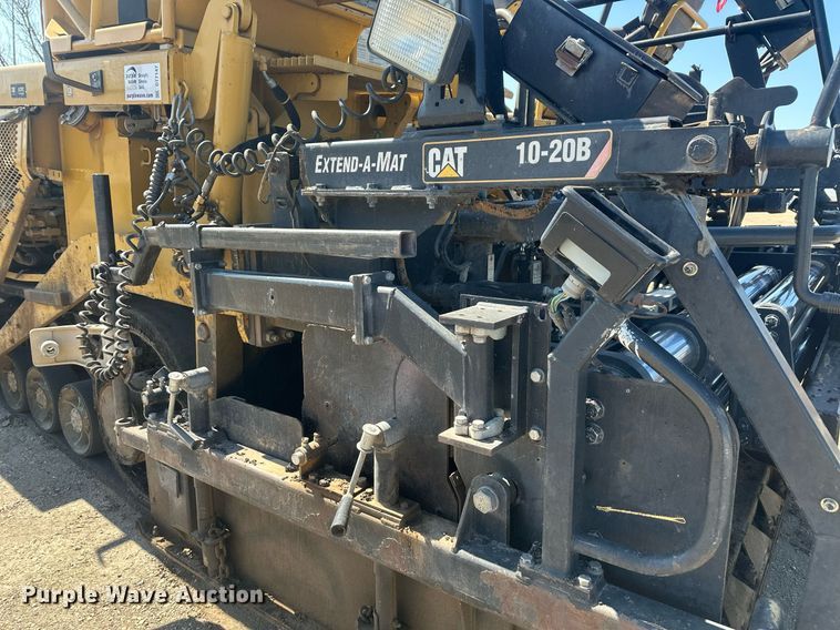 image for item DT7147 2009 Caterpillar AP 1055D paver