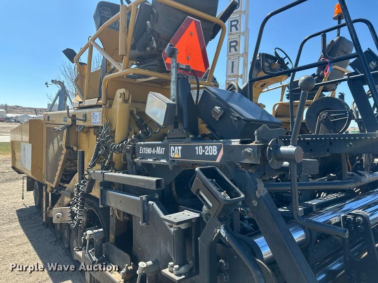 image for item DT7147 2009 Caterpillar AP 1055D paver