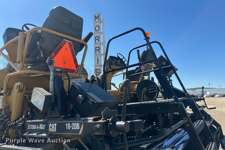 image for item DT7147 2009 Caterpillar AP 1055D paver