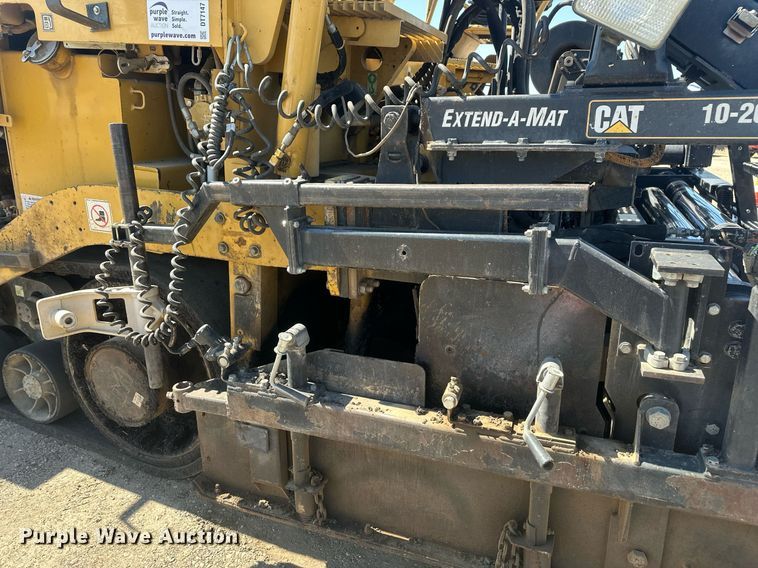 image for item DT7147 2009 Caterpillar AP 1055D paver