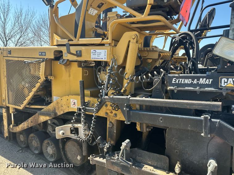 image for item DT7147 2009 Caterpillar AP 1055D paver