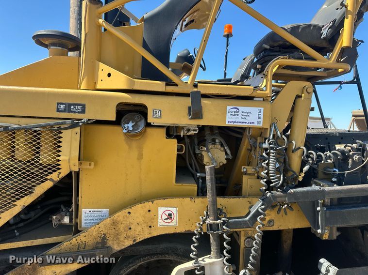 image for item DT7147 2009 Caterpillar AP 1055D paver