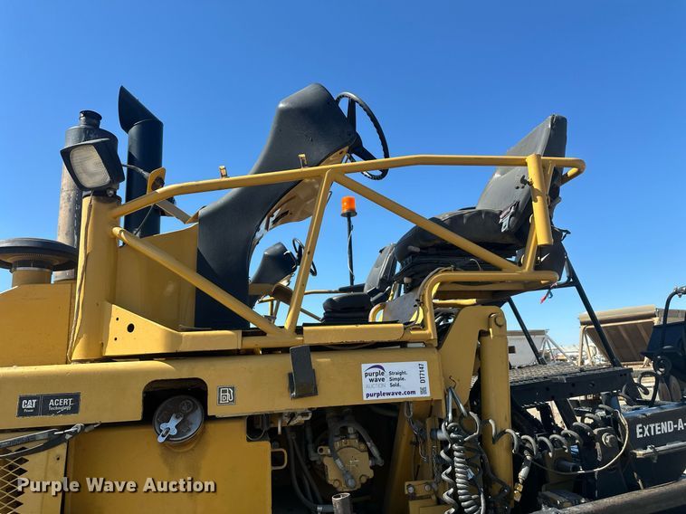 image for item DT7147 2009 Caterpillar AP 1055D paver