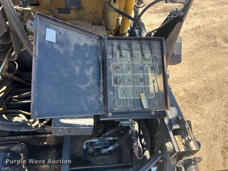 image for item DT7147 2009 Caterpillar AP 1055D paver