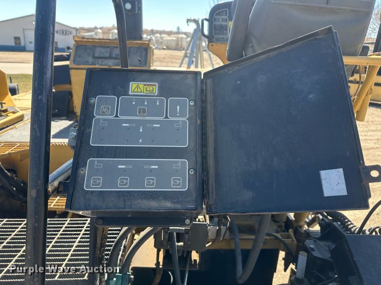 image for item DT7147 2009 Caterpillar AP 1055D paver