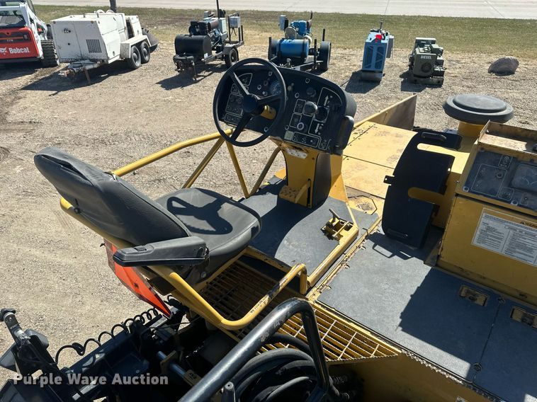 image for item DT7147 2009 Caterpillar AP 1055D paver