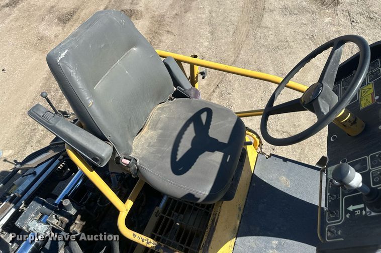 image for item DT7147 2009 Caterpillar AP 1055D paver