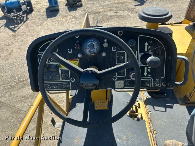 image for item DT7147 2009 Caterpillar AP 1055D paver