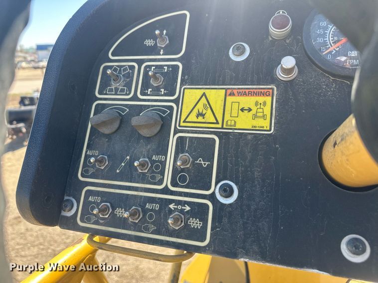 image for item DT7147 2009 Caterpillar AP 1055D paver