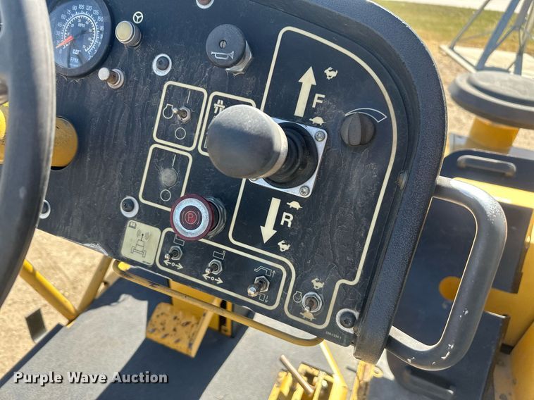 image for item DT7147 2009 Caterpillar AP 1055D paver