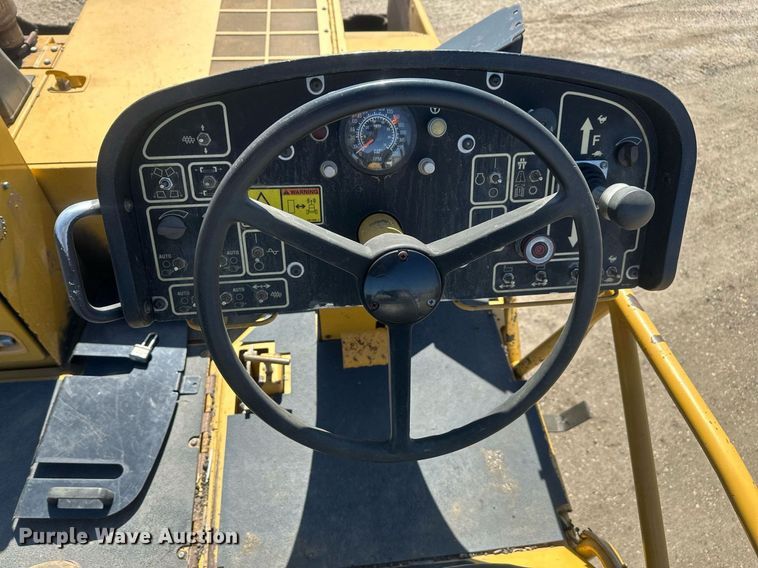 image for item DT7147 2009 Caterpillar AP 1055D paver